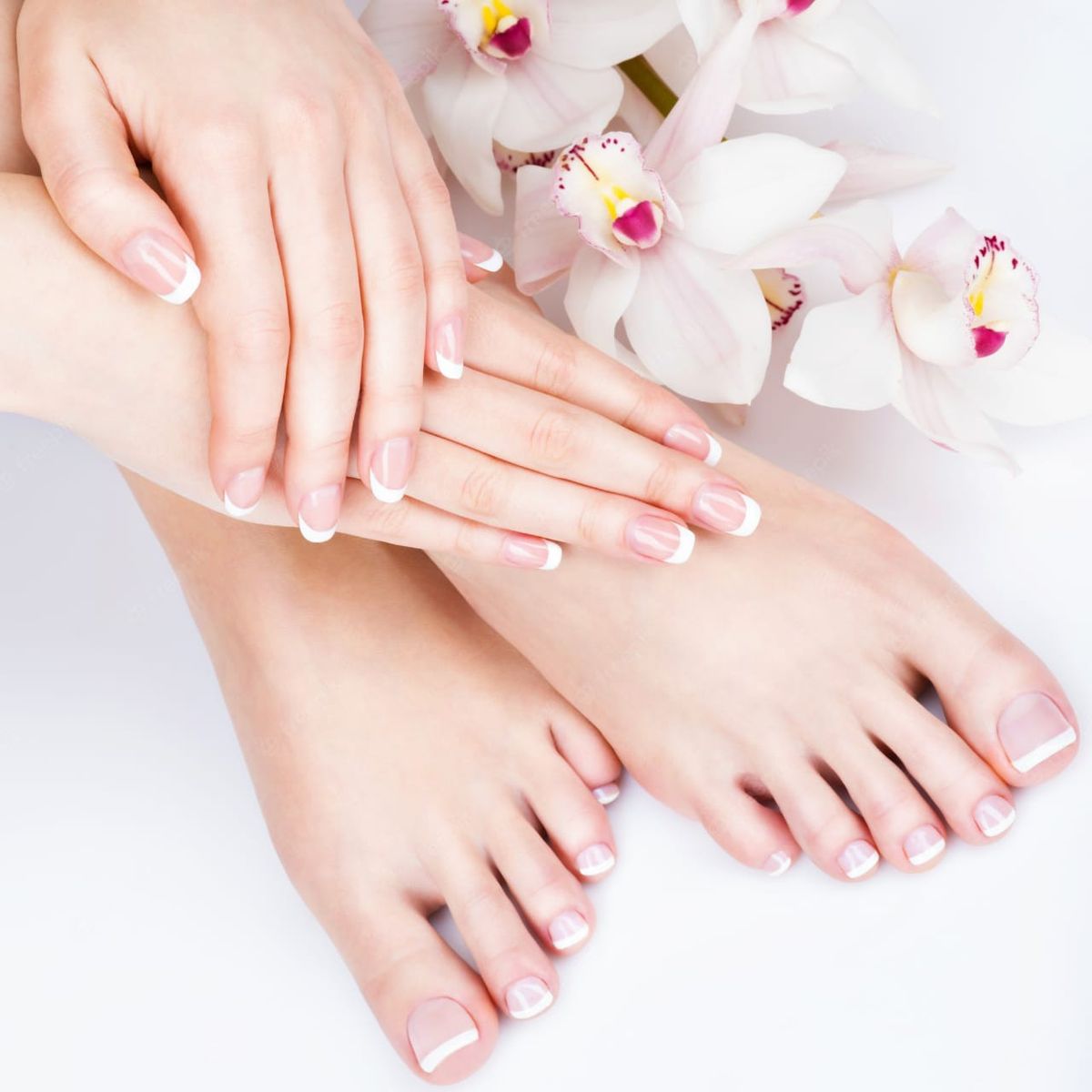 Deluxe Collagen “4 In 1” Pedicure (Est. 60 min) Deluxe Collagen “4 In 1” Pedicure (Est. 60 min)